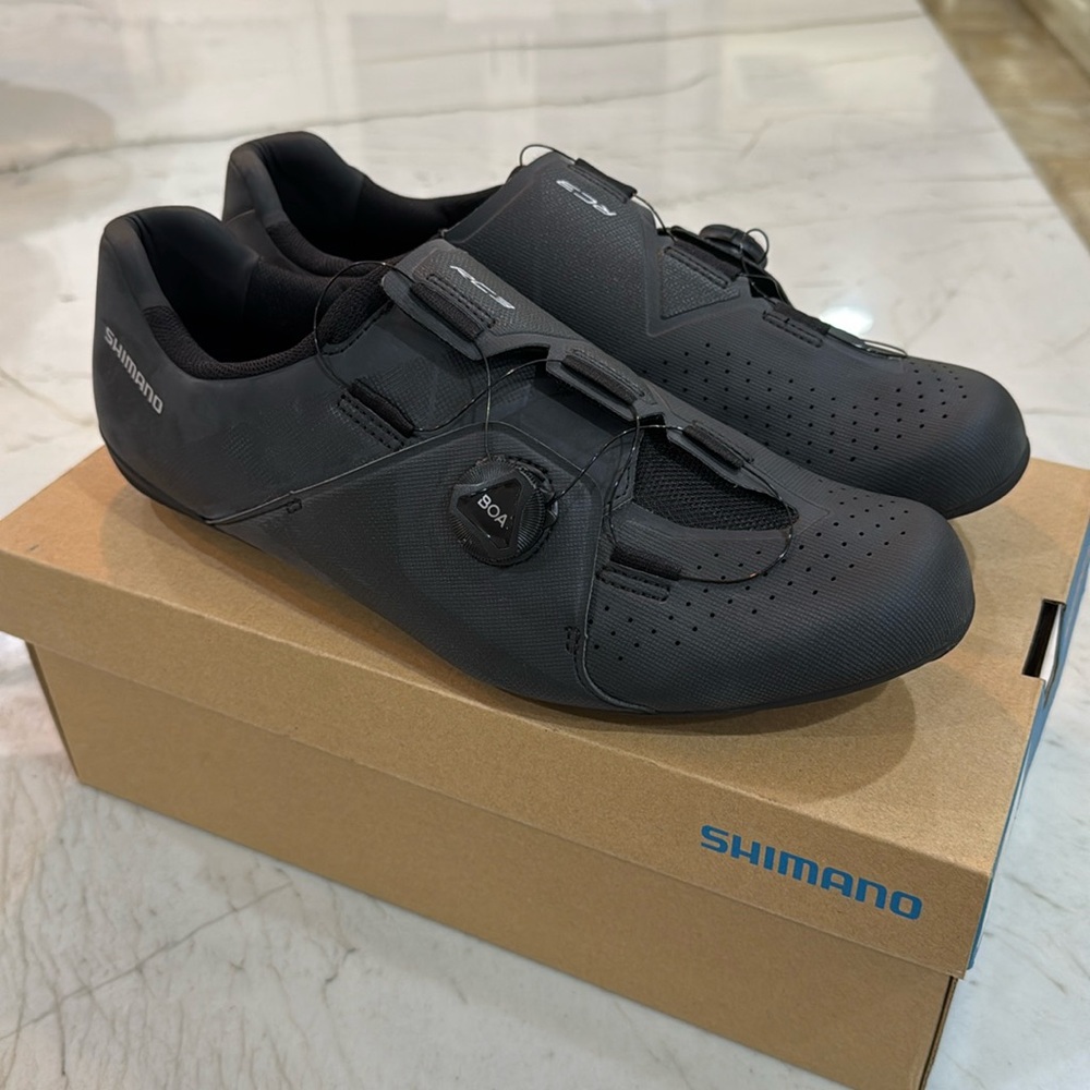 Shimano RC3 (SH-RC300) Black Cycling Shoe - 47 Wide (J2)